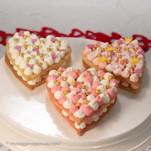 Yummy vegan valentine cookies with cream